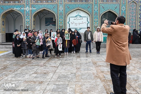 تجمع چند هزار نفری فرهنگیان در حرم عبدالعظیم