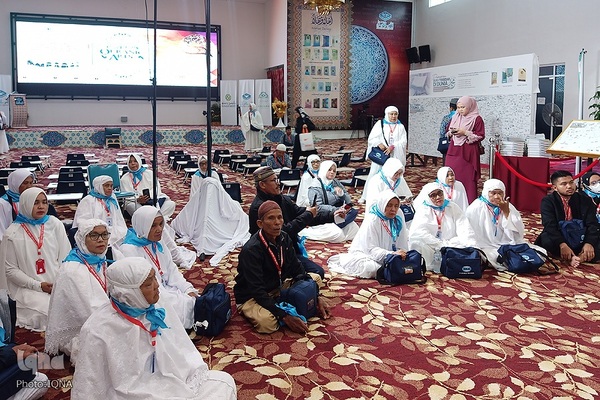 بازدید گروهی از مساجد و مدارس حومه کوالالامپور از جشنواره قرآنی رستو