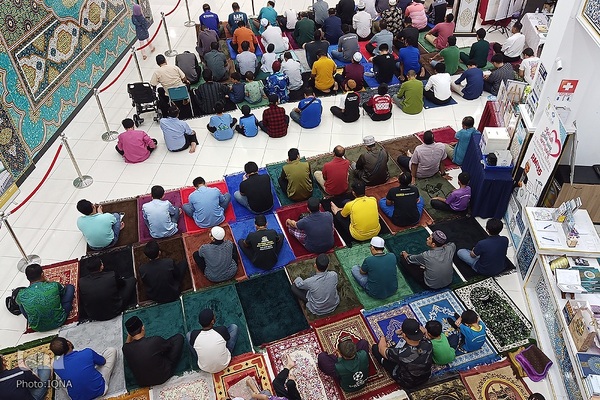 اقامه نماز جمعه در محل برگزاری جشنواره قرآنی مالزی