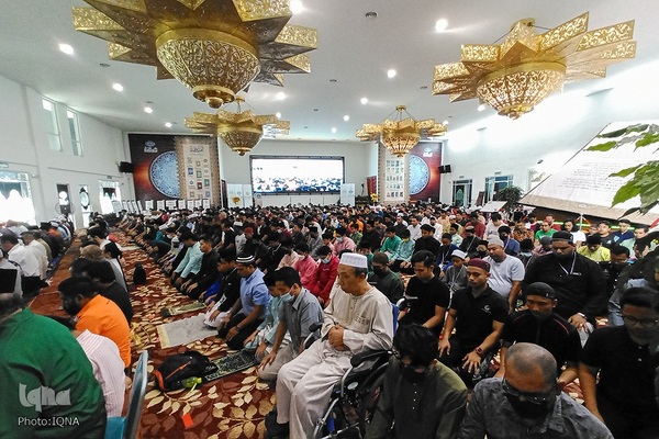 اقامه نماز جمعه در محل برگزاری جشنواره قرآنی مالزی