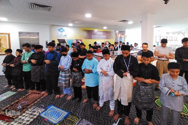 اقامه نماز جمعه در محل برگزاری جشنواره قرآنی مالزی