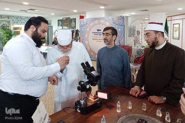 بازدید شیخ المصراوی از بخش ایران در جشنواره هنرهای قرآنی مالزی