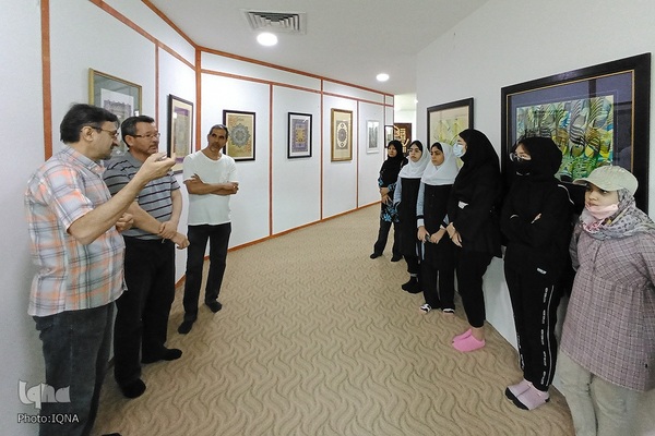 بازدید دانش‌آموزان ایرانی مقیم مالزی از جشنواره هنرهای قرآنی رستو