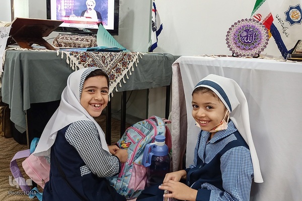 بازدید دانش‌آموزان ایرانی مقیم مالزی از جشنواره هنرهای قرآنی رستو