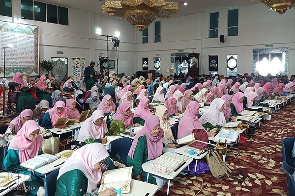 محفل قرآنی با حضور شیخ المصراوی در جشنواره رستو