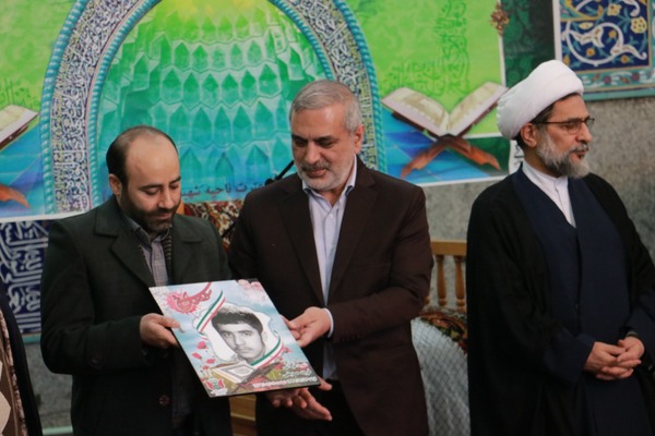 تجلیل از خانواده های شهدای منطقه 14 تهران