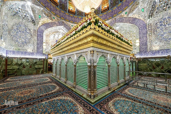 شستشوی اطراف ضریح‌مطهر علوی به مناسبت سالروز ولادت امیرالمومنین حضرت علی (ع)