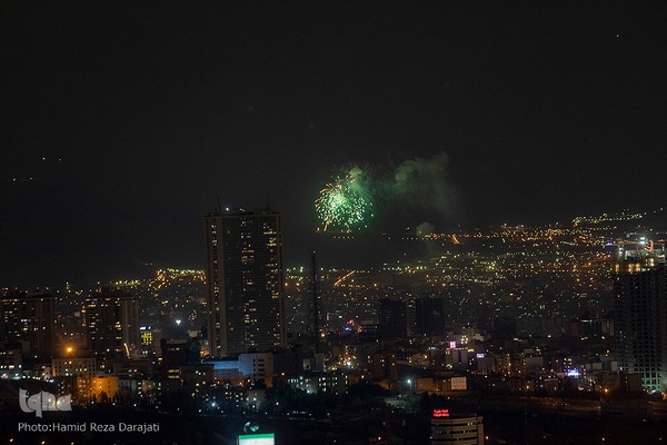 نورافشانی جشن پیروزی انقلاب اسلامی در برج میلاد