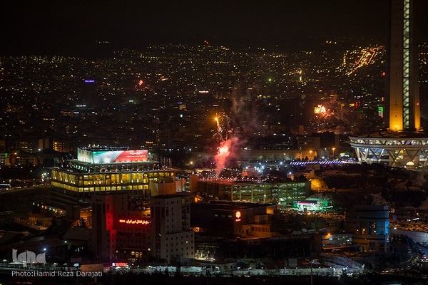 نورافشانی جشن پیروزی انقلاب اسلامی در برج میلاد
