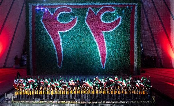 نورافشانی جشن پیروزی انقلاب اسلامی در میدان آزادی