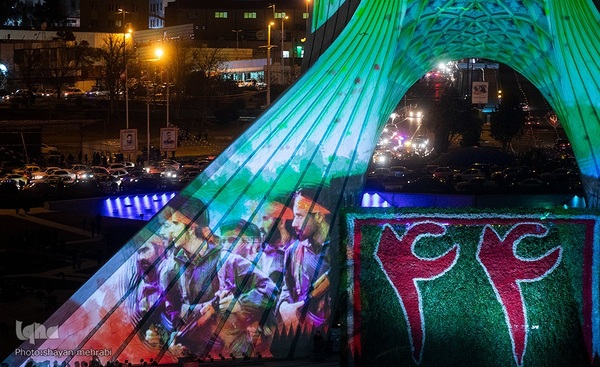 نورافشانی جشن پیروزی انقلاب اسلامی در میدان آزادی