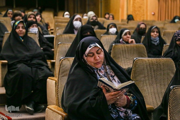 کرسی تلاوت بانوان در آستان مقدس حضرت عبدالعظیم (ع)‎