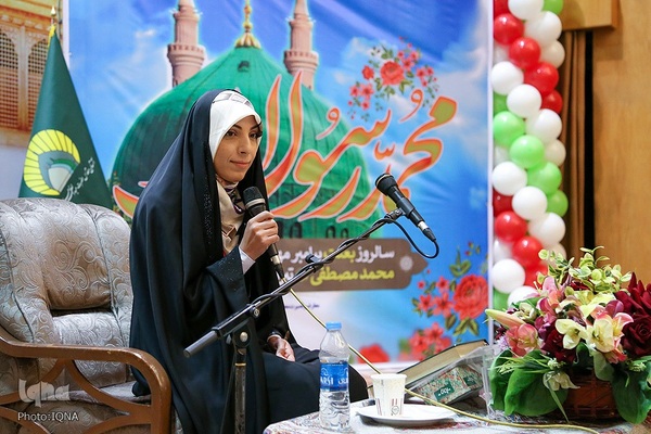 کرسی تلاوت بانوان در آستان مقدس حضرت عبدالعظیم (ع)‎