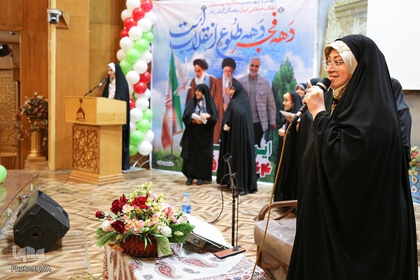 کرسی تلاوت بانوان در آستان مقدس حضرت عبدالعظیم (ع)‎