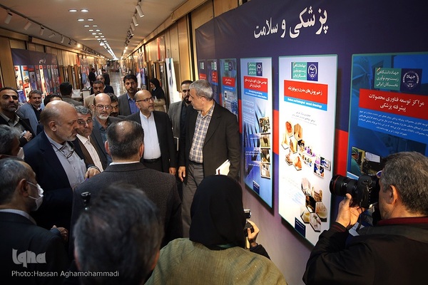 بازدید علیرضا منادی سفیدان، رئیس کمیسیون آموزش و تحقیقات مجلس از نمایشگاه «جهاددانشگاهی؛ الگوی ایرانی ـ اسلامی پیشرفت دانش‌بنیان» 