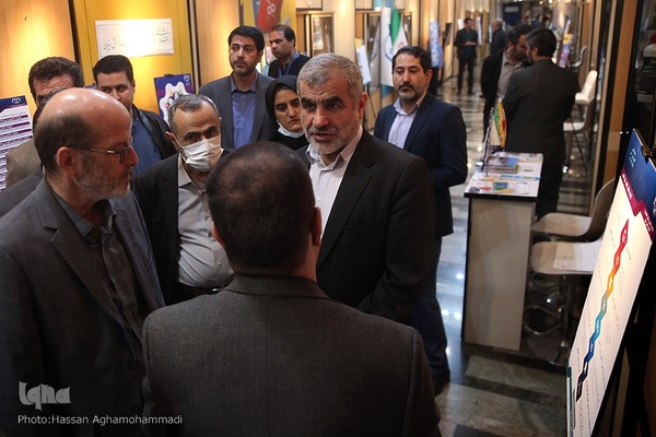 بازدید علی نیکزاد، نایب رئیس اول مجلس شورای اسلامی از نمایشگاه «جهاددانشگاهی؛ الگوی ایرانی ـ اسلامی پیشرفت دانش‌بنیان» 