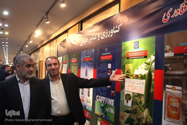 بازدید علی نیکزاد، نایب رئیس اول مجلس شورای اسلامی از نمایشگاه «جهاددانشگاهی؛ الگوی ایرانی ـ اسلامی پیشرفت دانش‌بنیان» 