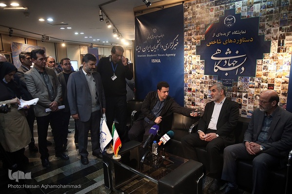 بازدید علی نیکزاد، نایب رئیس اول مجلس شورای اسلامی از نمایشگاه «جهاددانشگاهی؛ الگوی ایرانی ـ اسلامی پیشرفت دانش‌بنیان» 