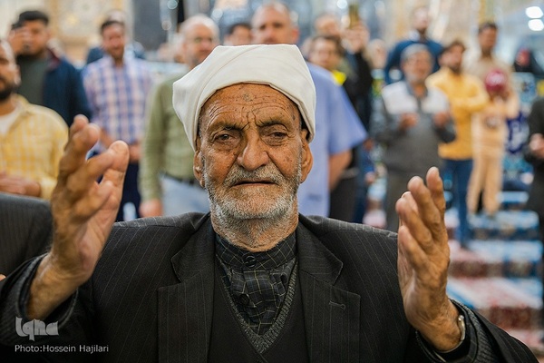 مراسم تحویل سال نو در حرم امام حسین(ع)