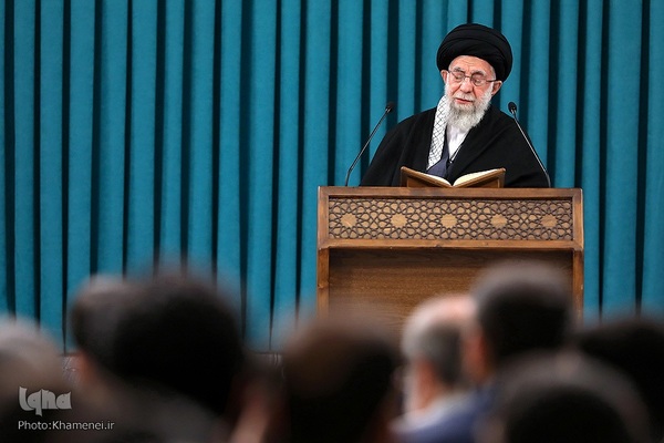 محفل نورانی انس با قرآن کریم با حضور حضرت آیت‌الله العظمی خامنه‌ای، رهبر انقلاب اسلامی