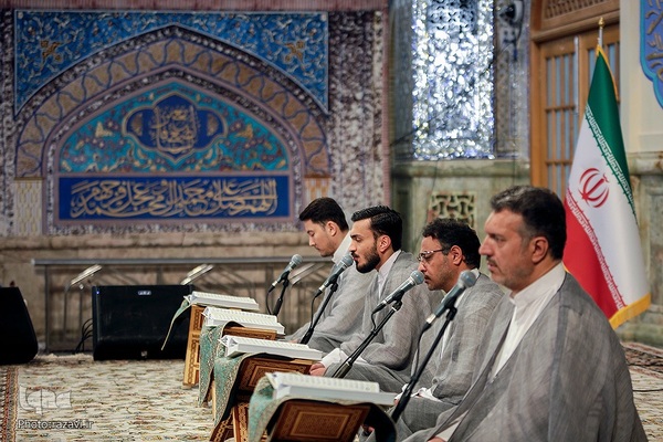 جزءخوانی قرآن کریم در آستان رضوی