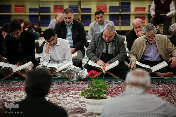 جزءخوانی قرآن کریم در آستان رضوی