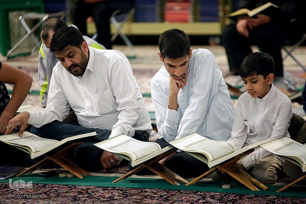 جزءخوانی قرآن کریم در آستان رضوی