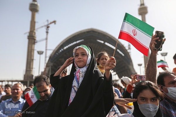 اجرای سرود سلام فرمانده در حاشیه سی‌و‌سومین نمایشگاه بین‌المللی کتاب تهران  