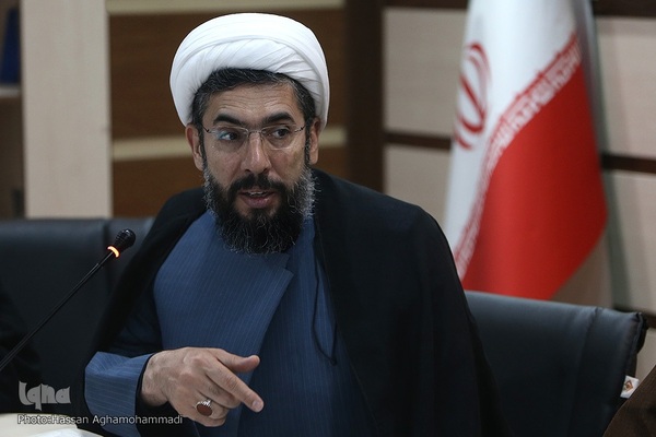 حجت الاسلام والمسلمین مصطفی رستمی، رییس نهاد نمایندگی مقام معظم رهبری در دانشگاهها