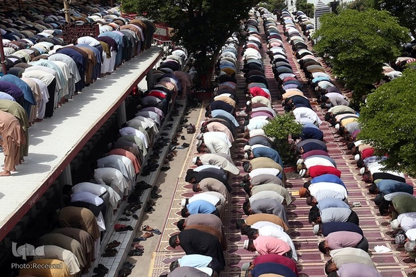 اقامه نماز جماعت مسلمانان جهان در رمضان