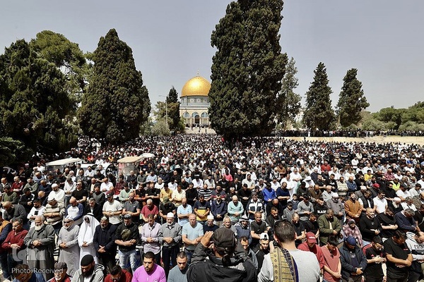 اقامه نماز جماعت مسلمانان جهان در رمضان