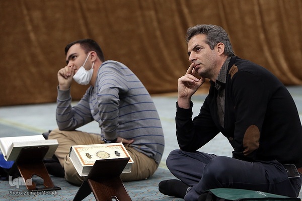 کرسی تلاوت و تدبر در قرآن کریم در مسجد دانشگاه تهران