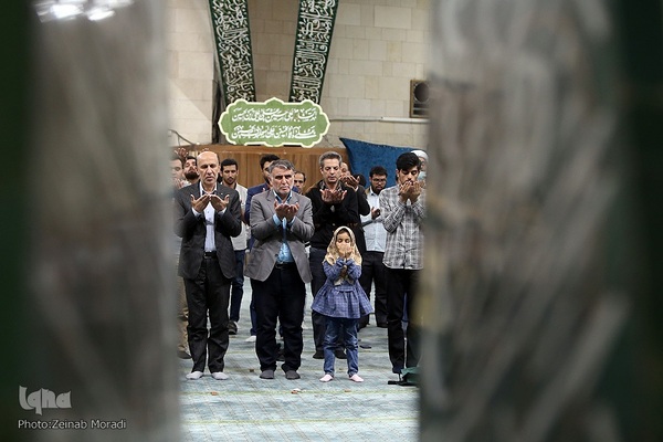 کرسی تلاوت و تدبر در قرآن کریم در مسجد دانشگاه تهران