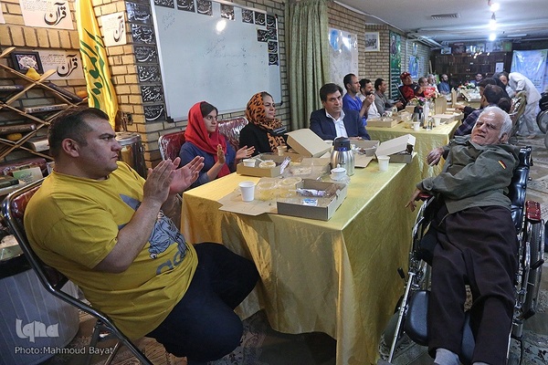 افطار جهادگران دانشگاهی با جانبازان آسایشگاه ثارالله