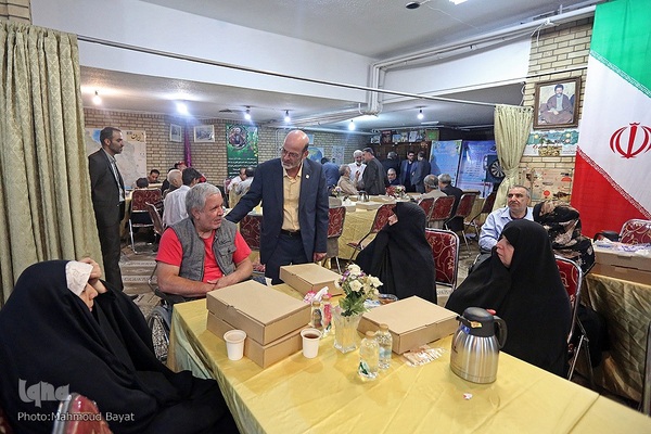 افطار جهادگران دانشگاهی با جانبازان آسایشگاه ثارالله