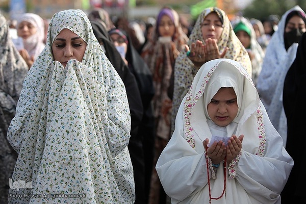 نماز عید سعید فطر در جوار حرم حضرت عبدالعظیم حسنی(ع) در شهر‌ری 