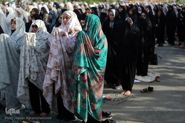 نماز عید سعید فطر در جوار حرم حضرت عبدالعظیم حسنی(ع) در شهر‌ری 