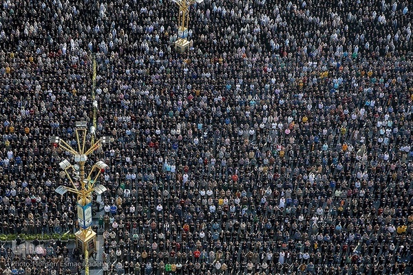 نماز عید سعید فطر در جوار حرم مطهر رضوی در مشهد مقدس 