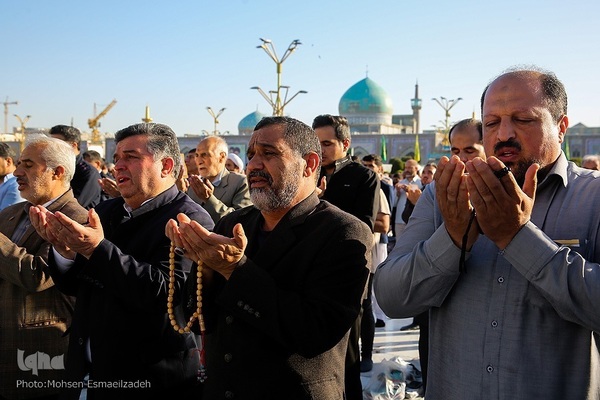 نماز عید سعید فطر در جوار حرم مطهر رضوی در مشهد مقدس 