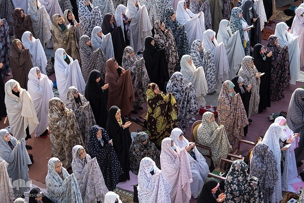 نماز عید سعید فطر در امامزادگان محمد و سکینه خاتون(س) کرج استان البرز