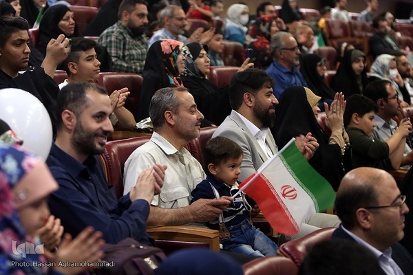 گردهمایی برنامه تلویزیونی محفل در مرکز همایش‌های بین المللی برج میلاد تهران