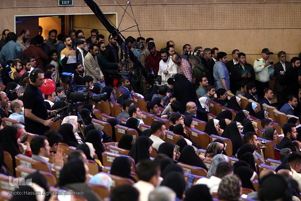 گردهمایی برنامه تلویزیونی محفل در مرکز همایش‌های بین المللی برج میلاد تهران