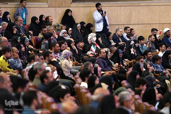 گردهمایی برنامه تلویزیونی محفل در مرکز همایش‌های بین المللی برج میلاد تهران