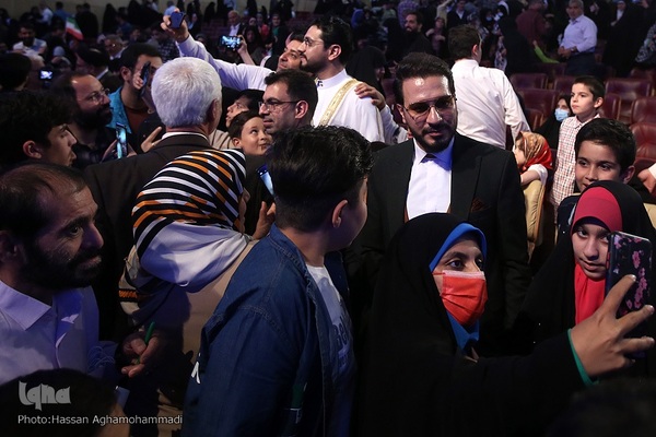 گردهمایی برنامه تلویزیونی محفل در مرکز همایش‌های بین المللی برج میلاد تهران