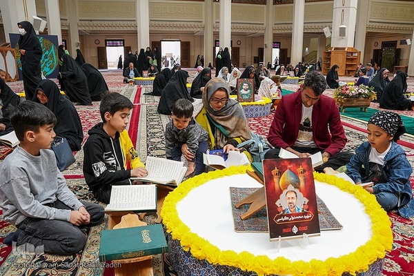 محفل جزء خوانی قرآن‌کریم در حرم مطهر شاهچراغ(ع) 