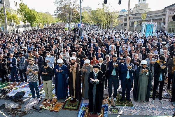 نماز عید فطر در شهر‌کرد