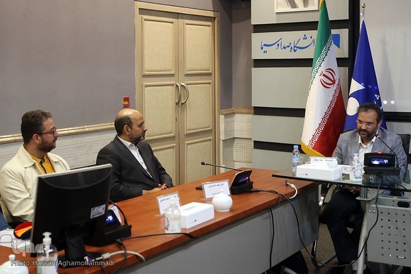 نشست هم‌اندیشی بررسی و تحلیل برنامه محفل