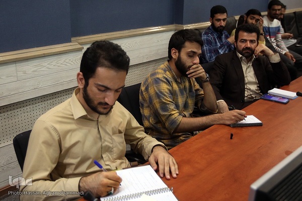 نشست هم‌اندیشی بررسی و تحلیل برنامه محفل