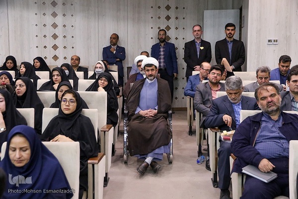 تجلیل از معلمان نمونه استانی و کشوری