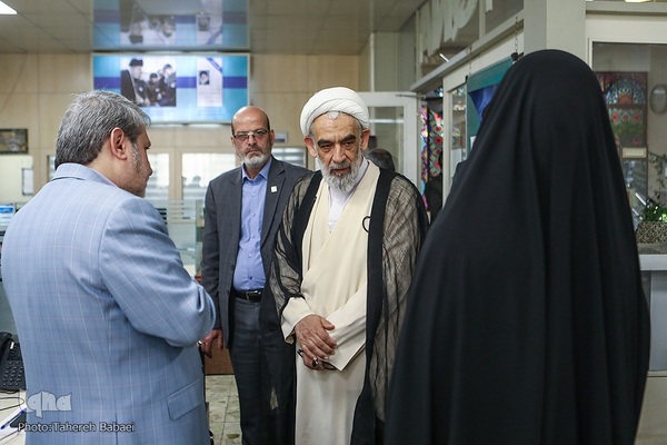 بازدید آیت‌الله محسن قمی، معاون امور بین‌الملل دفتر مقام معظم رهبری از تحریریه فارسی ایکنا